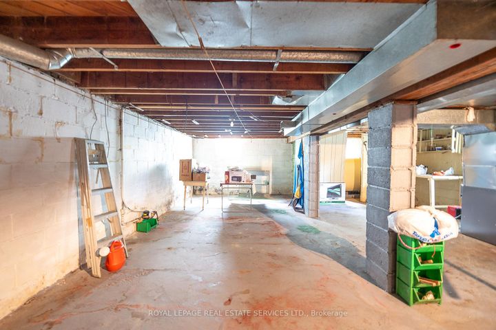 Photo 12 at 48 Minnewawa Road, Port Credit, Mississauga