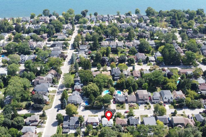 Photo 19 at 48 Minnewawa Road, Port Credit, Mississauga