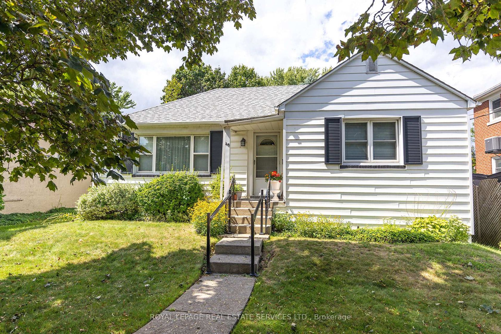 48 Minnewawa Road, Port Credit, Mississauga 2
