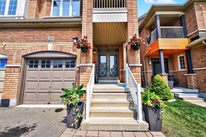 Photo 1 at 4307 Trail Blazer Way, Hurontario, Mississauga