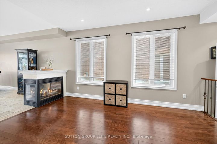 Photo 6 at 4307 Trail Blazer Way, Hurontario, Mississauga