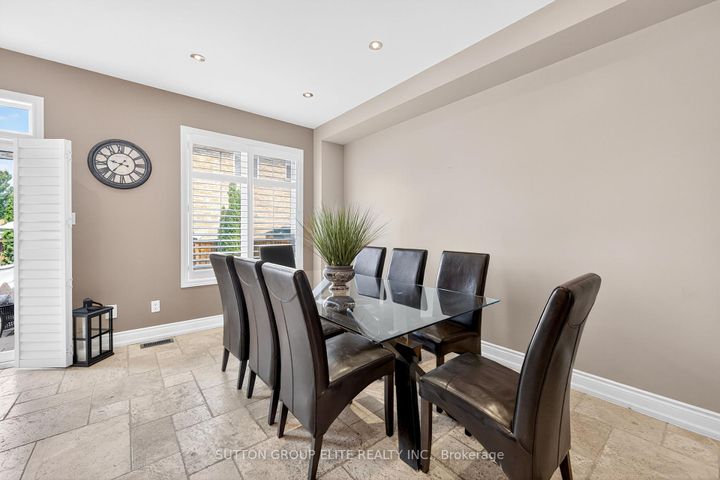 Photo 9 at 4307 Trail Blazer Way, Hurontario, Mississauga