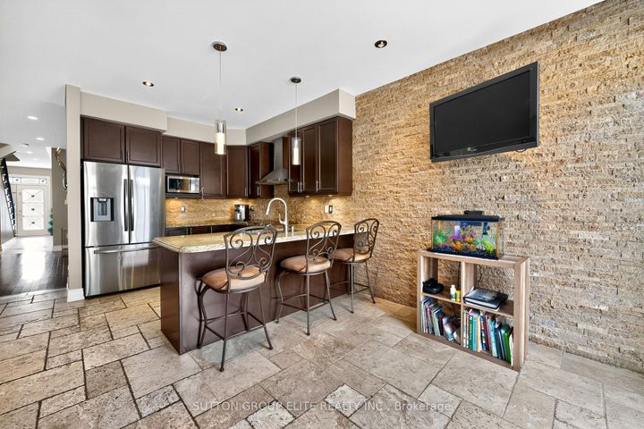 Photo 12 at 4307 Trail Blazer Way, Hurontario, Mississauga