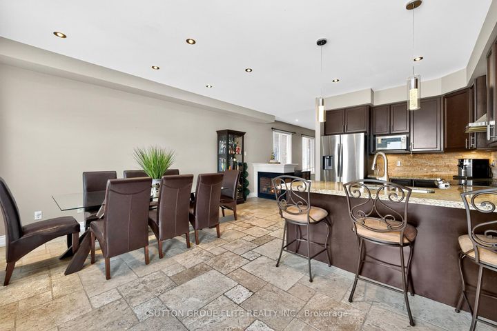 Photo 13 at 4307 Trail Blazer Way, Hurontario, Mississauga