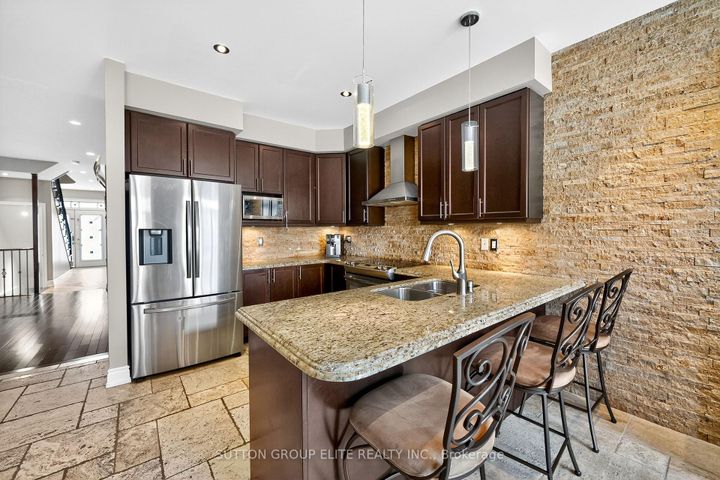 Photo 15 at 4307 Trail Blazer Way, Hurontario, Mississauga