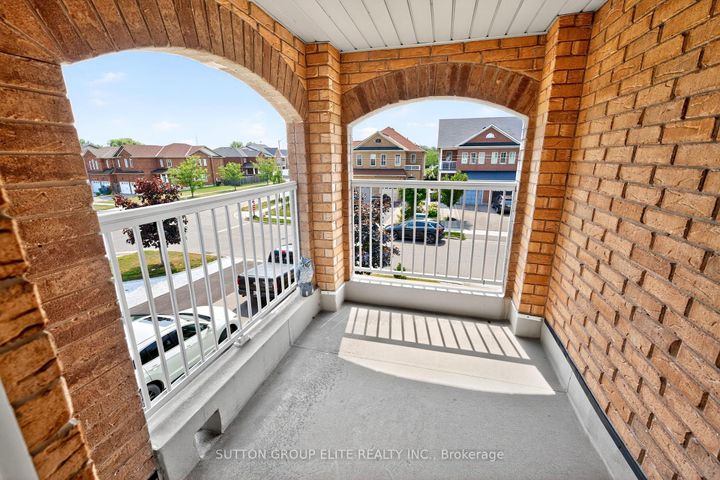 Photo 20 at 4307 Trail Blazer Way, Hurontario, Mississauga