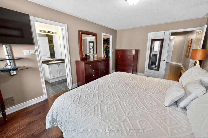 Photo 23 at 4307 Trail Blazer Way, Hurontario, Mississauga