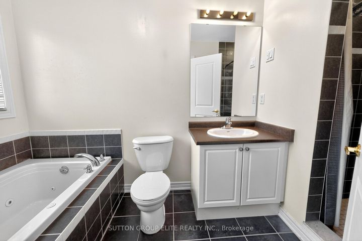 Photo 24 at 4307 Trail Blazer Way, Hurontario, Mississauga