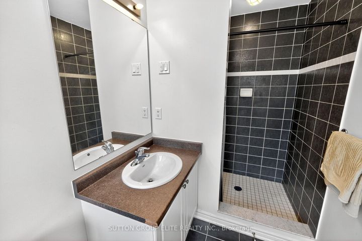Photo 25 at 4307 Trail Blazer Way, Hurontario, Mississauga