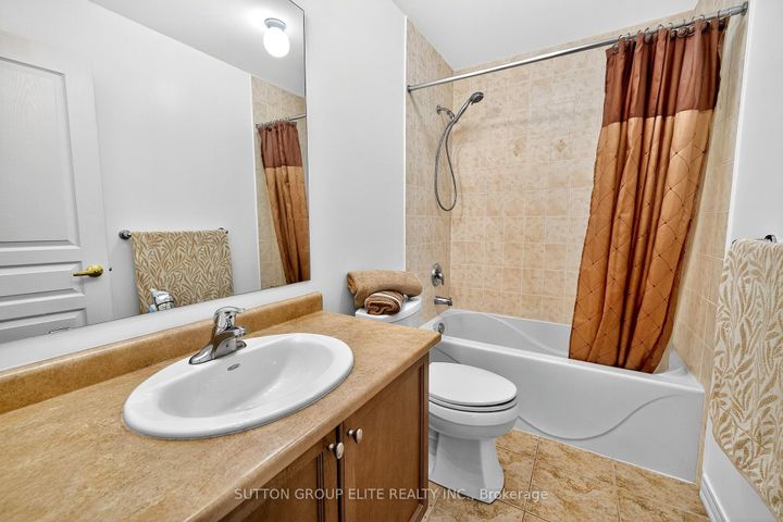 Photo 32 at 4307 Trail Blazer Way, Hurontario, Mississauga