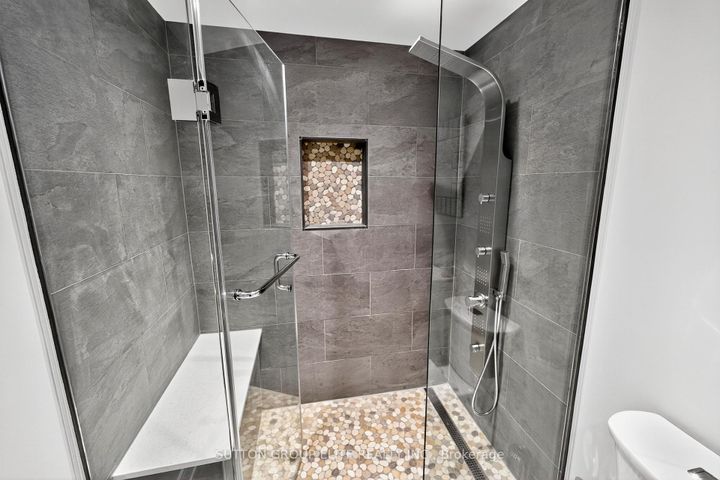 Photo 43 at 4307 Trail Blazer Way, Hurontario, Mississauga