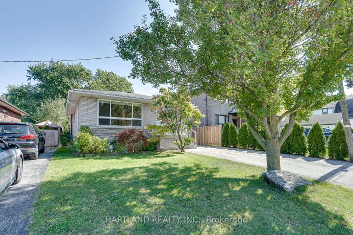 Photo 1 at 11 Maitland Avenue, Greeningdon, Hamilton
