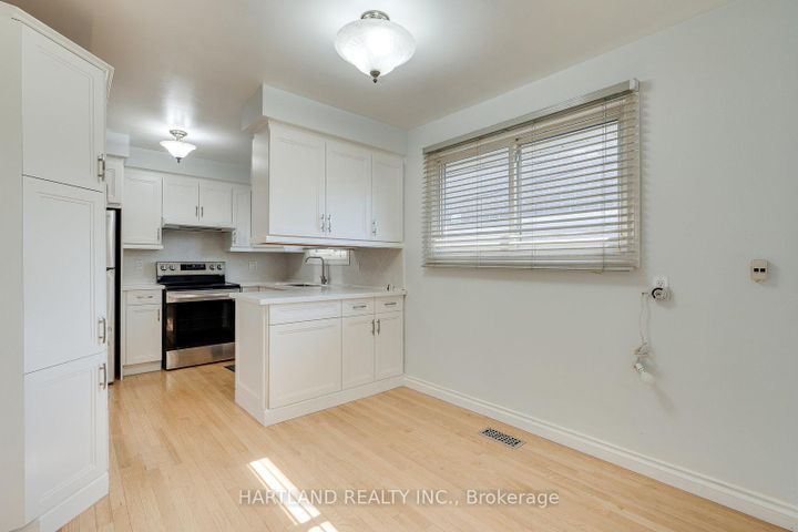 Photo 6 at 11 Maitland Avenue, Greeningdon, Hamilton