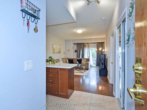 Photo 14 at 404 - 2 Maison Parc Court N, Lakeview Estates, Vaughan