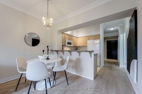 Photo 4 at 208 - 2 Clairtrell Road, Willowdale East, Toronto