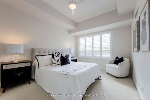 Photo 8 at 208 - 2 Clairtrell Road, Willowdale East, Toronto