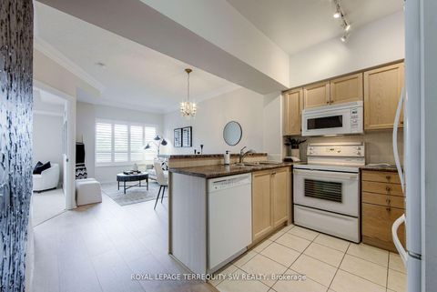 Photo 16 at 208 - 2 Clairtrell Road, Willowdale East, Toronto