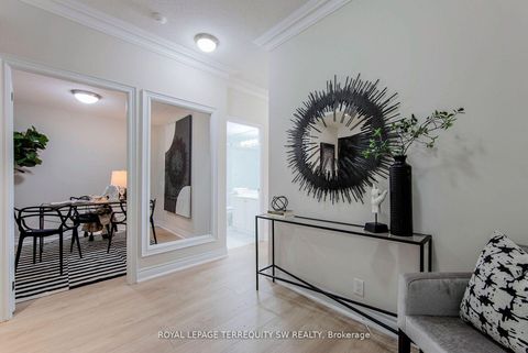 Photo 18 at 208 - 2 Clairtrell Road, Willowdale East, Toronto