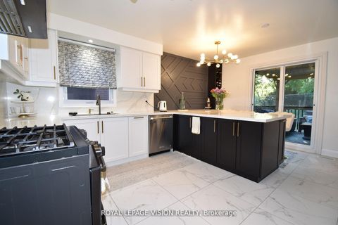 Photo 13 at 28 Valley Centre Drive S, Rouge E11, Toronto