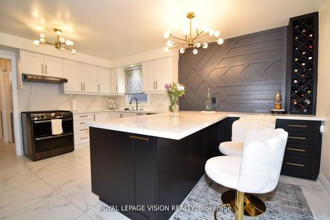 Photo 17 at 28 Valley Centre Drive S, Rouge E11, Toronto