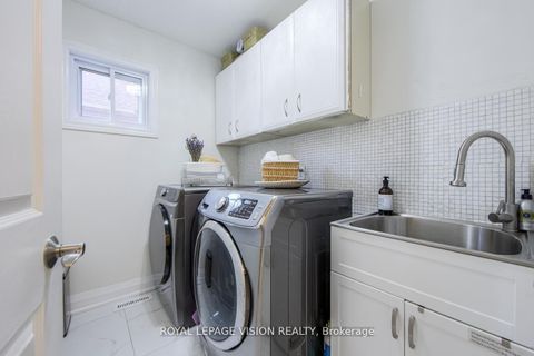 Photo 23 at 28 Valley Centre Drive S, Rouge E11, Toronto