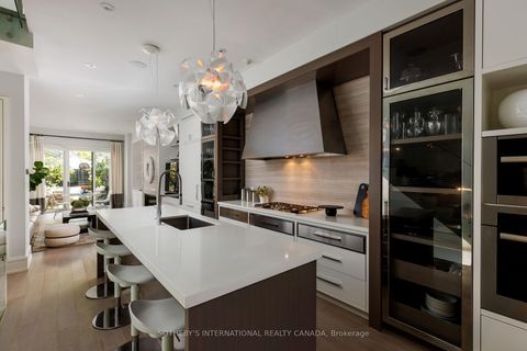 Photo 3 at 7 Thurloe Avenue, Mount Pleasant West, Toronto
