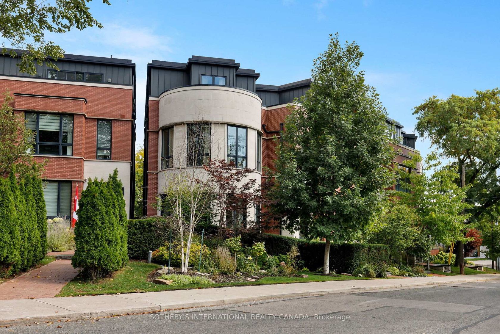 7 Thurloe Avenue, Mount Pleasant West, Toronto by Loree Meneguzzi Real Estate 7 Thurloe Avenue, Mount Pleasant West, Toronto