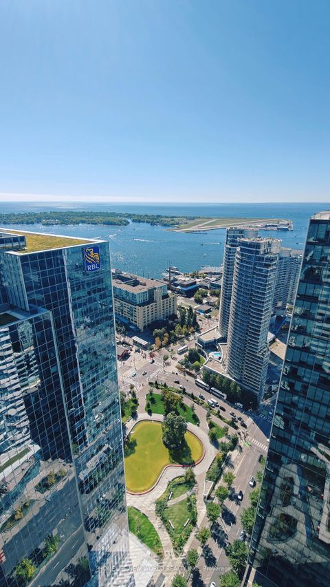Photo 19 at 4810 - 88 Harbour Street, Waterfront Communities C1, Toronto