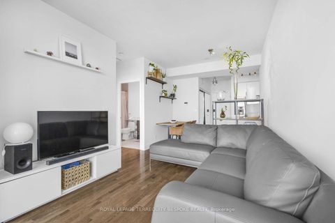 Photo 4 at 906 - 1910 Lake Shore Blvd Boulevard W, South Parkdale, Toronto
