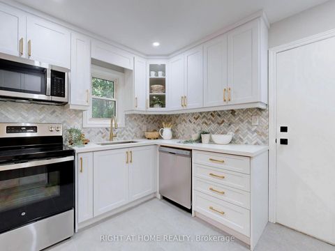 Photo 6 at 61 Plum Tree Way, Branson, Toronto