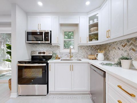 Photo 7 at 61 Plum Tree Way, Branson, Toronto
