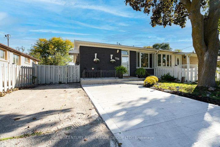 Photo 1 at 254 Demaine Crescent, Crosby, Richmond Hill