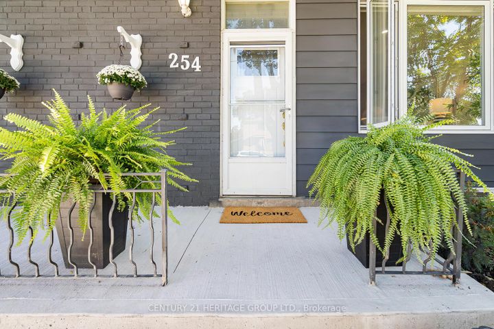 Photo 3 at 254 Demaine Crescent, Crosby, Richmond Hill