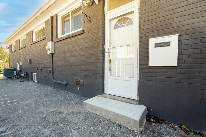 Photo 4 at 254 Demaine Crescent, Crosby, Richmond Hill