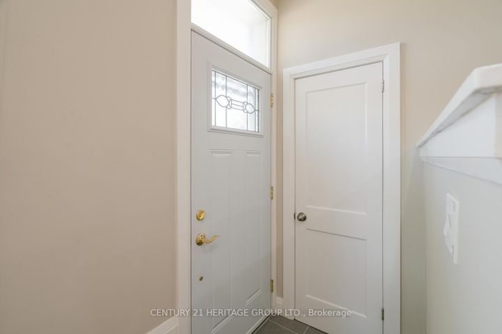 Photo 6 at 254 Demaine Crescent, Crosby, Richmond Hill