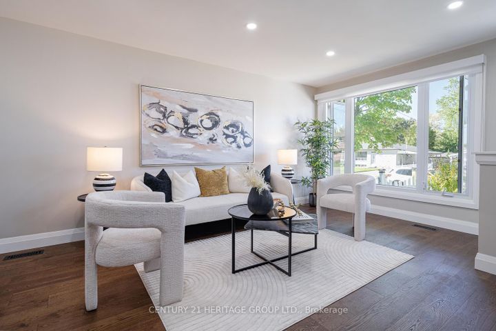 Photo 9 at 254 Demaine Crescent, Crosby, Richmond Hill