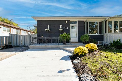 Photo 2 at 254 Demaine Crescent, Crosby, Richmond Hill