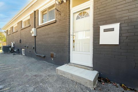 Photo 4 at 254 Demaine Crescent, Crosby, Richmond Hill