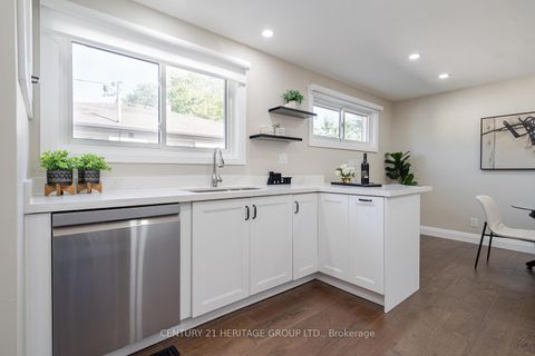 Photo 16 at 254 Demaine Crescent, Crosby, Richmond Hill