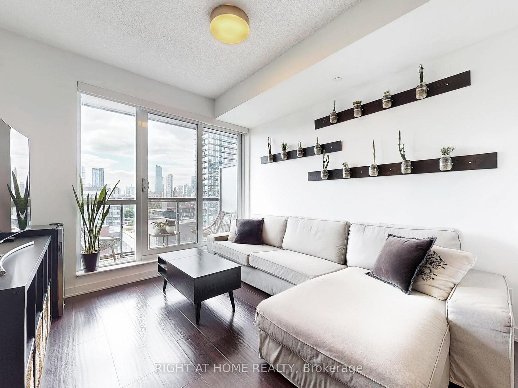 1407 - 55 Regent Park Boulevard, Regent Park, Toronto by Loree Meneguzzi Real Estate 1407 - 55 Regent Park Boulevard, Regent Park, Toronto