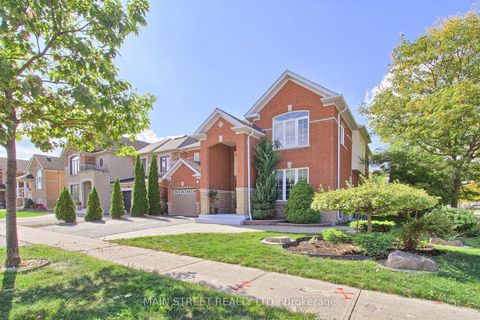 Photo 2 at 30 Conover Avenue, Bayview Northeast, Aurora