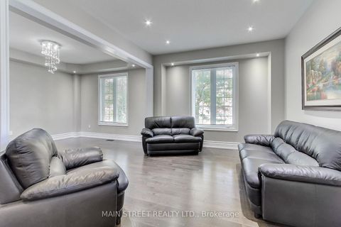 Photo 5 at 30 Conover Avenue, Bayview Northeast, Aurora