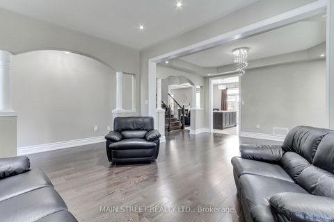 Photo 6 at 30 Conover Avenue, Bayview Northeast, Aurora