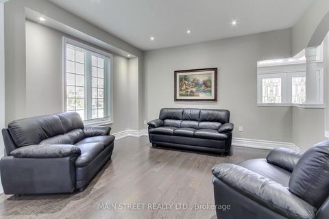Photo 7 at 30 Conover Avenue, Bayview Northeast, Aurora