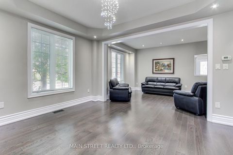 Photo 8 at 30 Conover Avenue, Bayview Northeast, Aurora