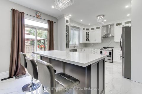 Photo 9 at 30 Conover Avenue, Bayview Northeast, Aurora