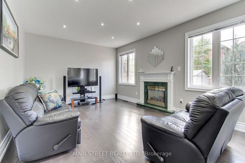 Photo 14 at 30 Conover Avenue, Bayview Northeast, Aurora