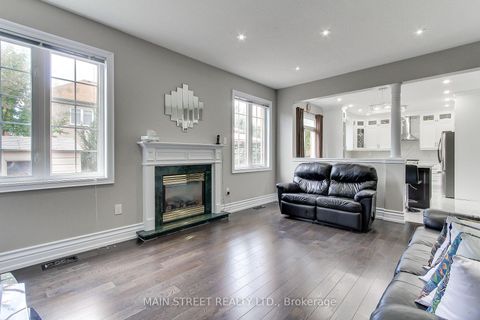 Photo 15 at 30 Conover Avenue, Bayview Northeast, Aurora