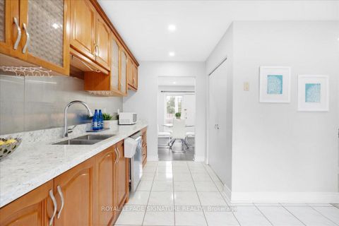 Photo 9 at 11 - 2 Liszt Gate, Hillcrest Village, Toronto