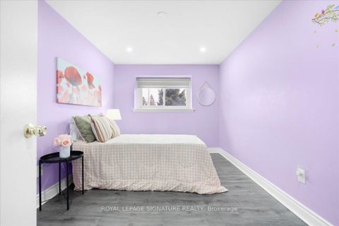 Photo 16 at 11 - 2 Liszt Gate, Hillcrest Village, Toronto